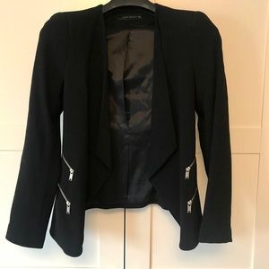 black fitted blazer with zipper detail